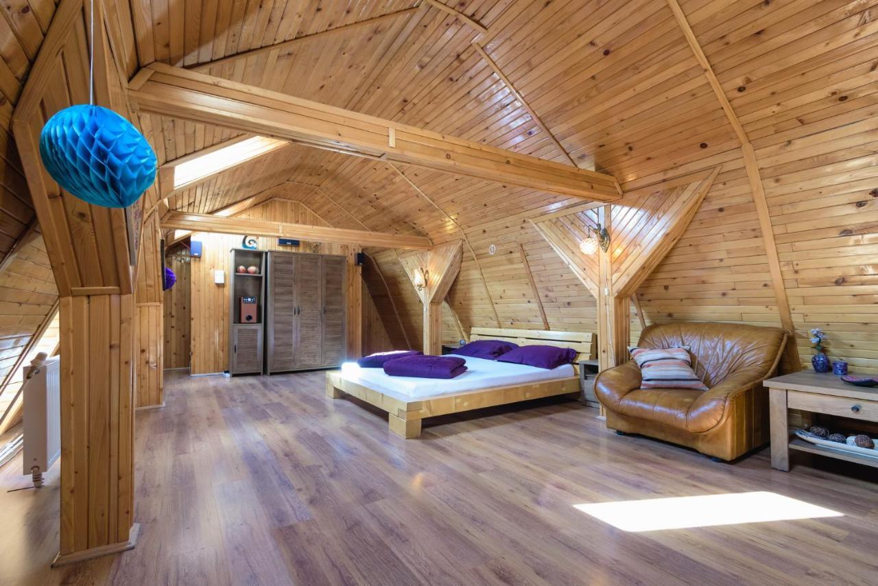 Appartement Wooden Attic à Braşov Extérieur photo