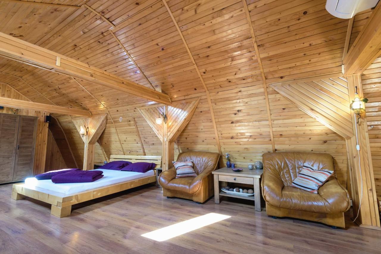 Appartement Wooden Attic à Braşov Extérieur photo