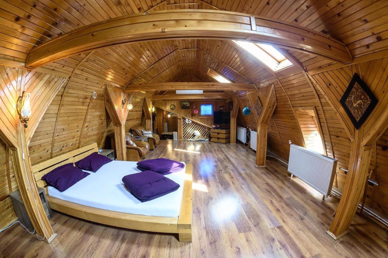 Appartement Wooden Attic à Braşov Extérieur photo